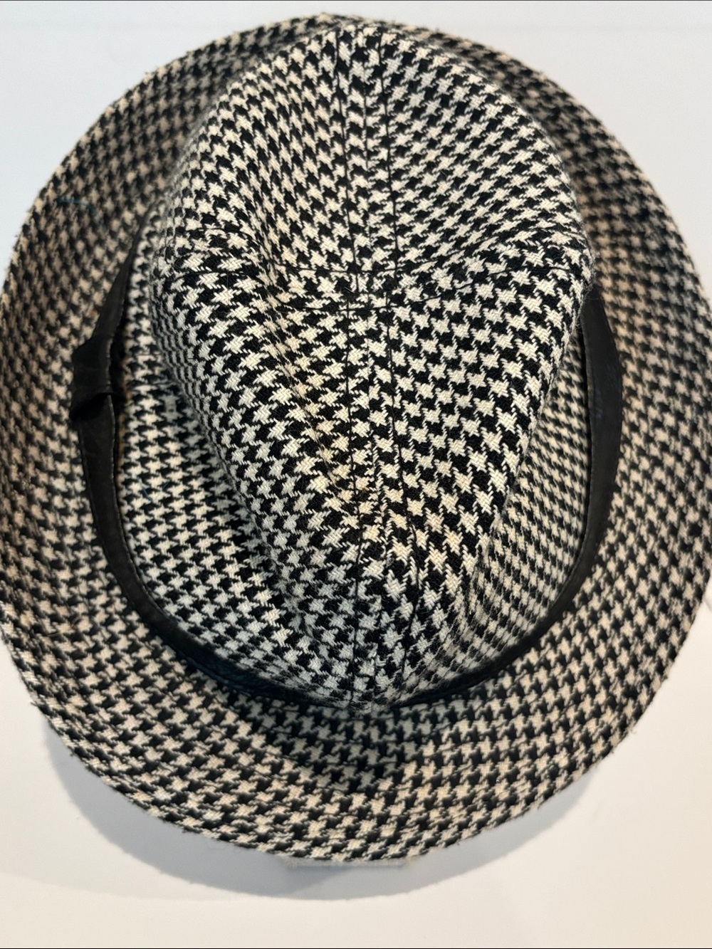 Vintage London Fog Houndstooth Fedora Hat with Leather Trim
sz S/M